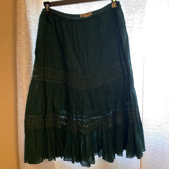 Green flows skirt - Picture 1 of 3